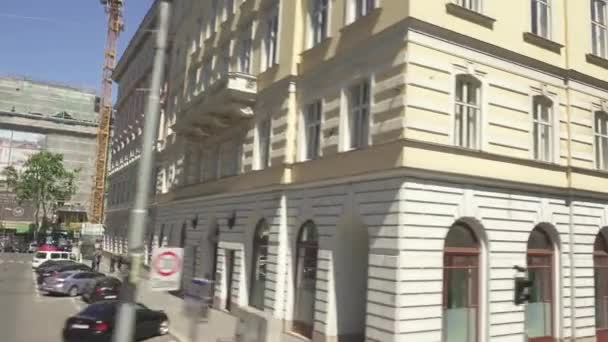 Historisch gebouw van militaire kazerne in de stad van Wenen — Stockvideo