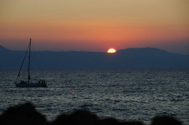gün batımı tekne ile