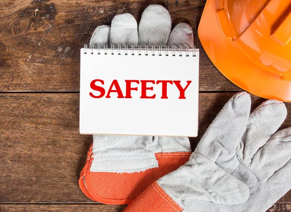 White card in  safety glove on wooden — Stock Photo, Image