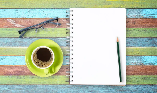 Blank notepad and pencil with on wooden — Stock Photo, Image