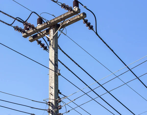 Electrical pole with power line cables — Stock Photo, Image