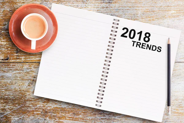 Tekst 2018 Trends op blanco papier notebook — Stockfoto