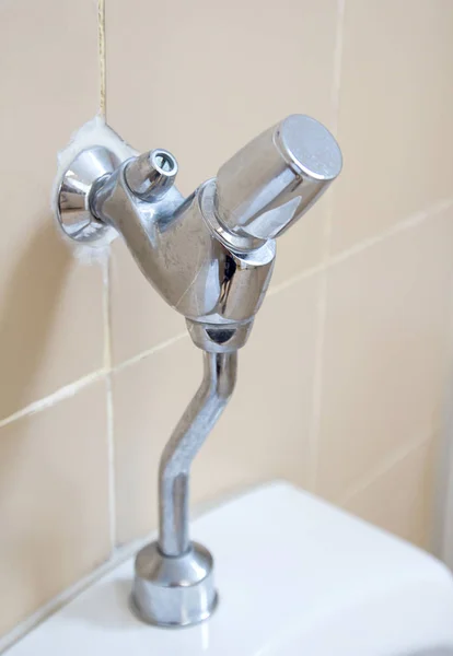 Close up de torneira de banheiro de luxo — Fotografia de Stock