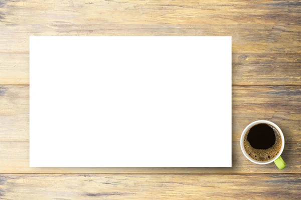 Varm dryck - tomt vitt papper och kaffekopp på brun gammal trä — Stockfoto
