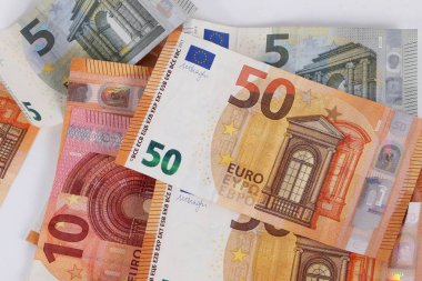 farklı euro yığını bir stüdyoda yalan söylüyorsun