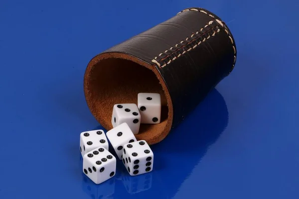 White Dice Falling Recumbent Leather Dice Cup Blue Background — Stock Photo, Image