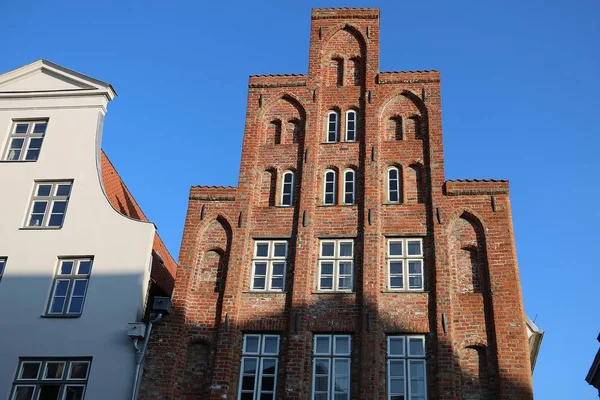 Très Jolie Façade Maison Ancienne Dans Une Ville Hanséatique — Photo