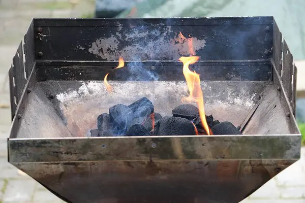 Flammes Entre Charbon Bois Dans Barbecue — Photo