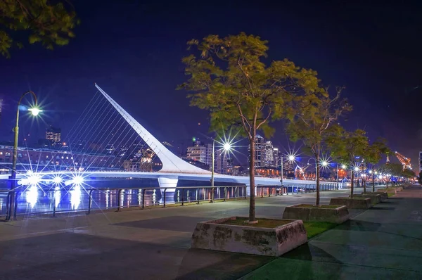 Puente Mujer Buenos Aires - Stok İmaj