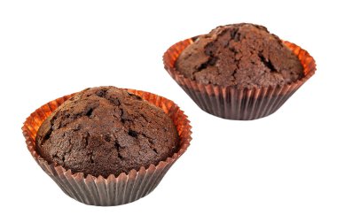 Lezzetli çikolatalı kekler beyaza izole edilmiş