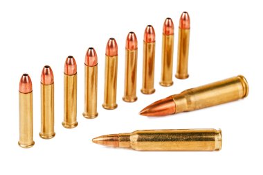 Beyaz üzerine izole bir sürü gerçek cephane