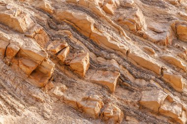 Kum taşı, kaya gibi bir doku.