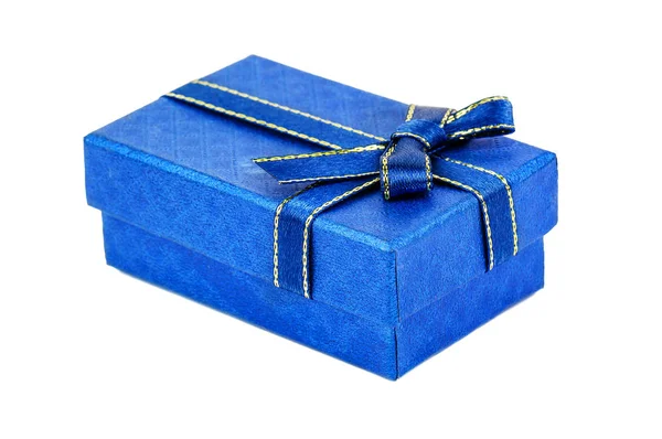Geschlossene Blaue Geschenkbox Auf Weißem Hintergrund — Stockfoto