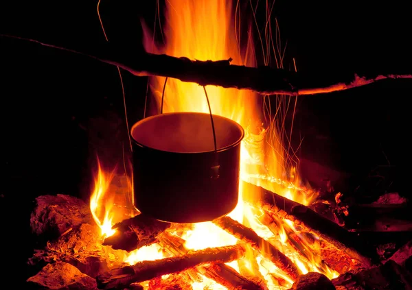 Metalen Pot Ketel Met Voedsel Kampvuur — Stockfoto