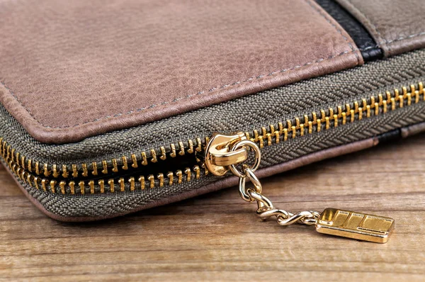 yellow zipper on the leather purse