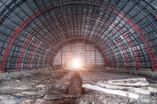 Boş Terk Edilmiş Hangar Kemerli Tasarım — Stok fotoğraf