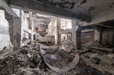 terk edilmiş fabrikası kalıntıları