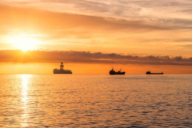 anchorage adlı üç gemi