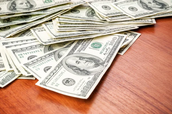 Peníze (dolary) na stole — Stock fotografie