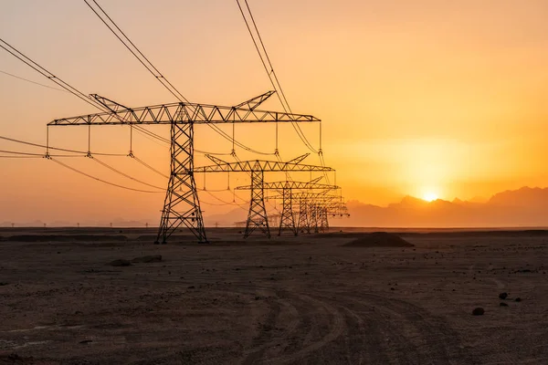 Ligne électrique dans le désert — Photo