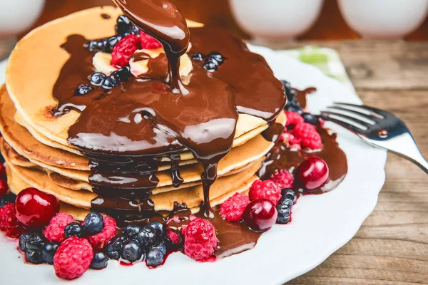 Pfannkuchen mit Schokolade — Stockfoto