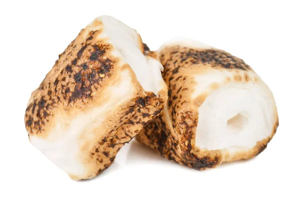 Två grillade marshmallow isolerade — Stockfoto