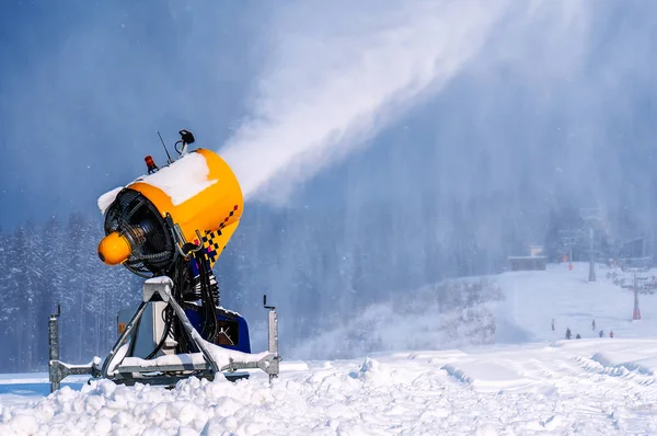 Snow gun, ski resort — Stock Photo, Image