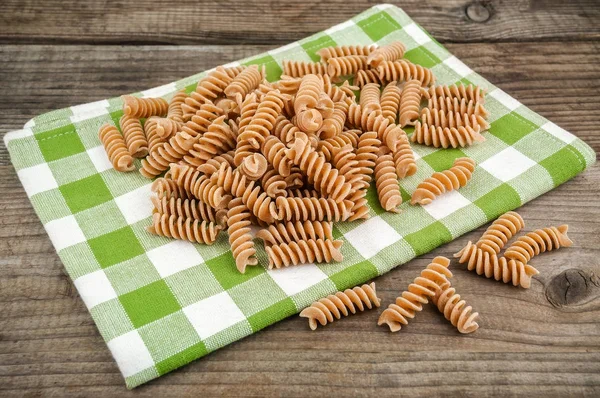 Heap of healthy whole grain pasta — Stock Photo, Image