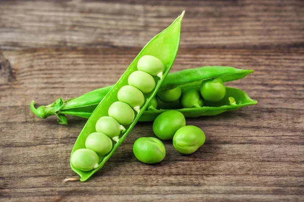 Peulen van groene erwt — Stockfoto