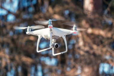 kamera ile uçan quadcopter