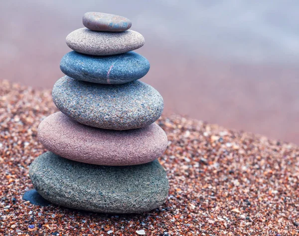 Kieselsteinturm am Strand — Stockfoto