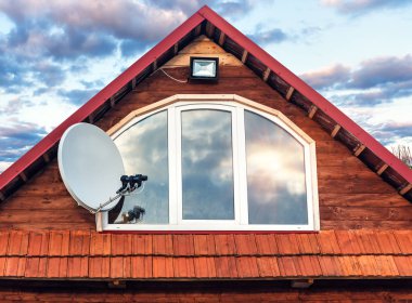 çatı, pencere ve uydu anten