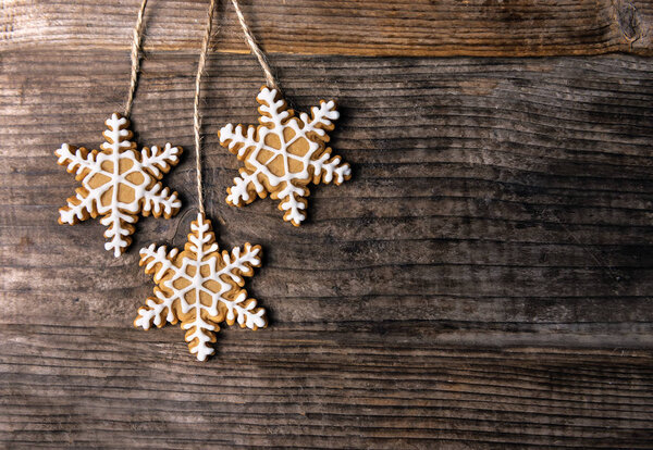gingerbread stars on the burlap rope texture