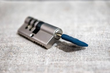 door cylinder with keys