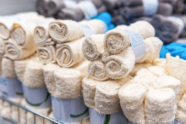 Different towels in the market — Foto de Stock