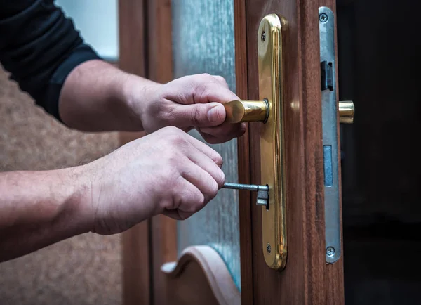 Locksmith repair door lock — Stock Fotó