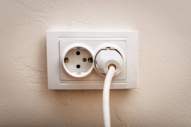 çift beyaz prizli soket