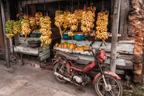 Cachos Banana Moto Velha Mercado Tropical Sri Lanka — Fotografia de Stock