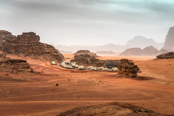 Martiaans Landschap Met Luxe Kamperen Wadi Rum Woestijn Jordanië — Stockfoto