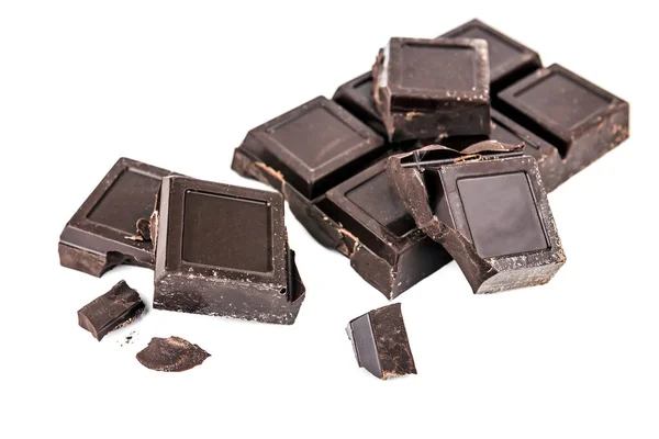 Trozos Chocolate Negro Aislados Blanco — Foto de Stock