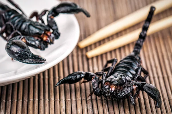 Delicioso Escorpión Frito Negro Palillo — Foto de Stock