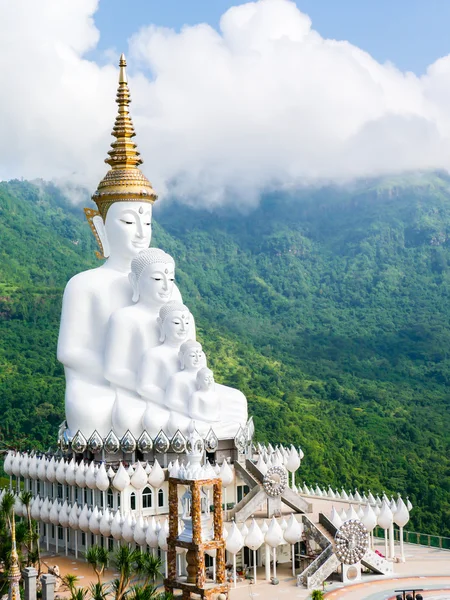 Weißer Buddha bei Phetchabun — Stockfoto