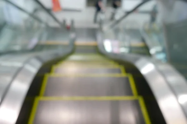 Suddig rulltrappa i köpcentrum — Stockfoto