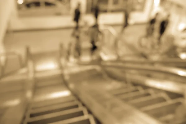 Suddig rulltrappa i köpcentrum — Stockfoto