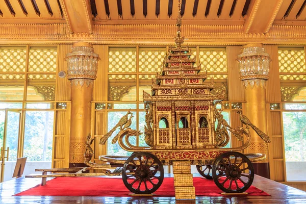 Interior of Kambawza Thardi Palace — Stock Photo, Image