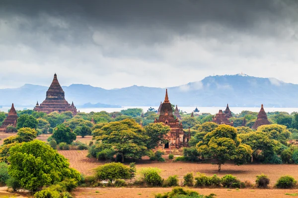 Bagan 도시에 오래 된 탑 — 스톡 사진