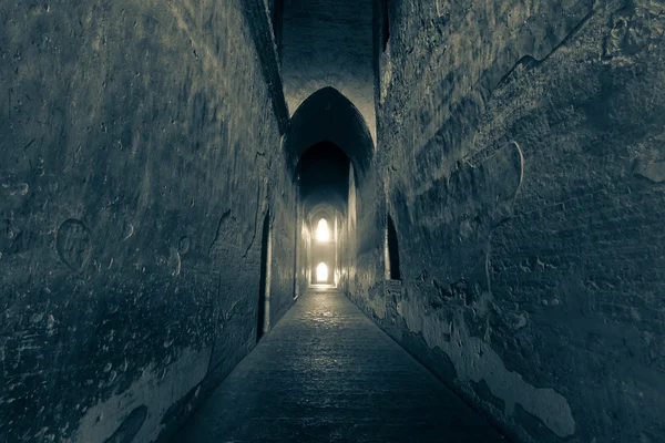 在缅甸的隧道走道 — 图库照片