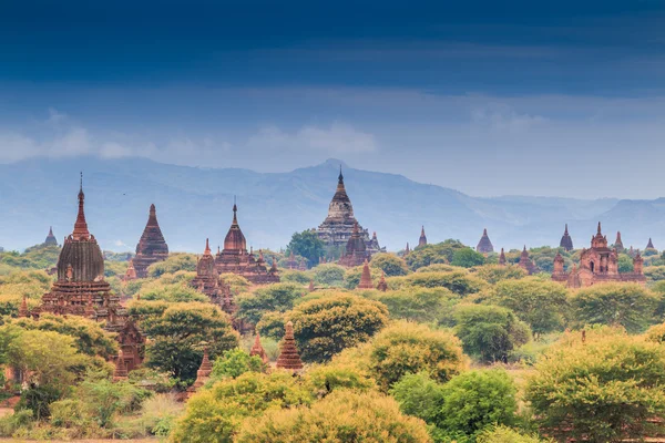 Bagan 도시에 오래 된 탑 — 스톡 사진