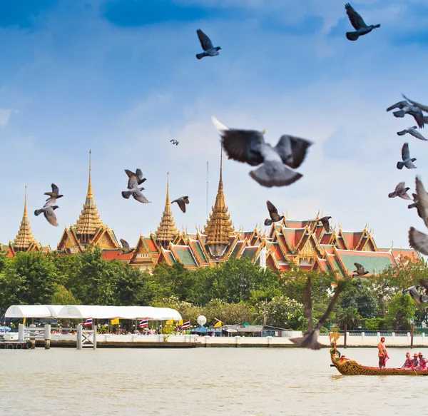 Decorated barge parades — Stock Photo, Image