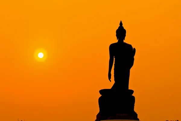 Thailändischer Buddha bei Sonnenuntergang — Stockfoto